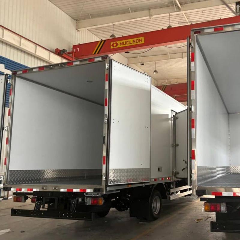 ¿Cómo la carrocería del camión seco con núcleo de PU mejora la eficiencia del transporte moderno?
