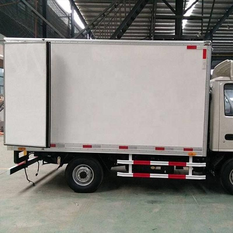 ¿Cómo mejora la carrocería de un camión seco con núcleo de PU la eficiencia del transporte y la protección de la carga?